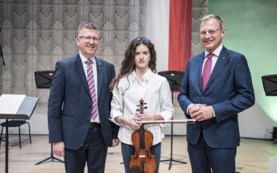 Studentin der Anton Bruckner Privatuniversität spielt künftig auf einer wertvollen Violinie G.B. GUADAGNINI