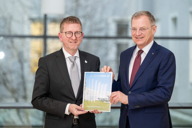 Rektor Martin Rummel und Mag. Tomas Stelzer © Land Ooe / Peter Mayr