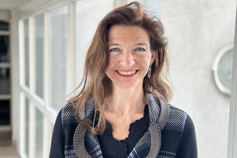 Foto: Univ.-Prof. Dr. Andrea Taschl-Erber, Universitätsprofessorin der neutestamentlichen Bibelwissenschaft an der KU Linz und neue Vorsitzende der Arbeitsgemeinschaft katholischer Neutestamentlerinnen und Neutestamentler (AKN). © KU Linz/Hermine Eder