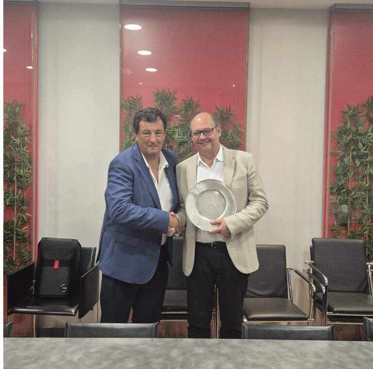Foto: scheidender EUPHE-Präsident Antonio Alonso (AEEN, Spanien) und Karl Wöber (ÖPUK, Österreich) © EUPHE
