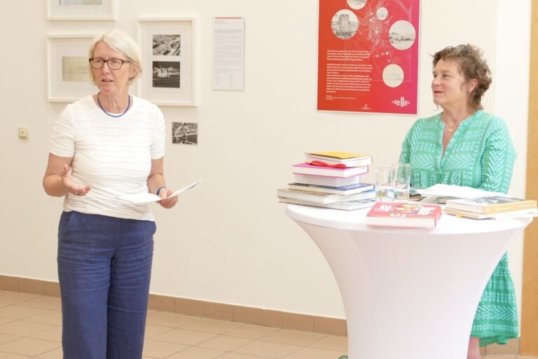 Mittagsgespräch zur Ausstellung "Ungebautes Linz" im Rahmen des Projekts "wir stellen aus:" an der KU Linz. Foto © KU Linz/Reinhard Kren
