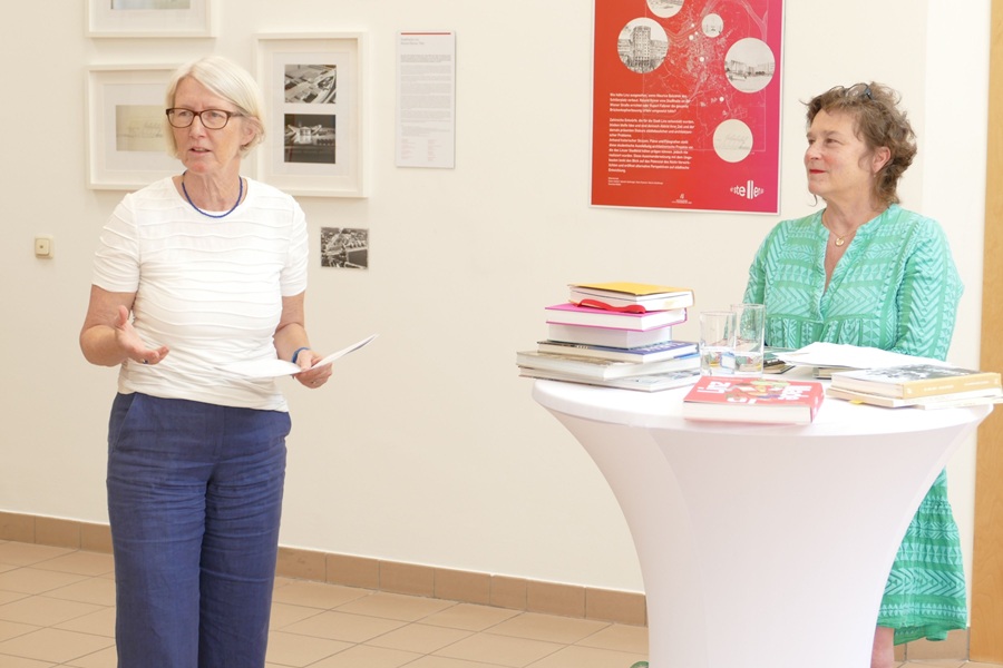 Mittagsgespräch zur Ausstellung "Ungebautes Linz" im Rahmen des Projekts "wir stellen aus:" an der KU Linz. Foto © KU Linz/Reinhard Kren