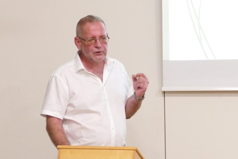 Foto: Univ.-Prof. Mag. Dr. Dr. h. c. Prof. h. c. Michael Moser. © KU Linz/Hermine Eder