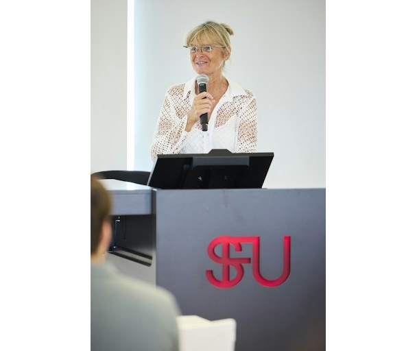 Foto: Prof. Dr. Manuela Födinger durfte die erfolgreichen Ergebnisse des neuen Studienprogramms im August 2026 auf dem weltweit größten Kongress für medizinische Ausbildung (AMEE 2026) erstmals öffentlich präsentieren. © Ben Leitner