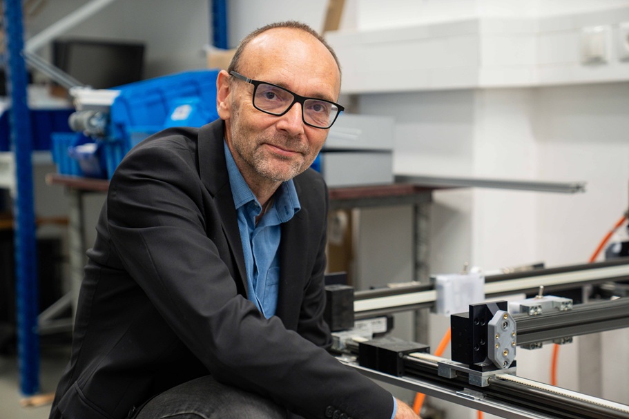 Im Rahmen des EU-Projekts TREASURY übernimmt das Institut für Automatisierungs- und Regelungstechnik der Privatuniversität UMIT TIROL unter der Leitung von Univ.-Prof. Dr.-Ing. Frank Woittennek zentrale Aufgaben im Bereich der Regelungstechnik. Foto: © UMIT TIROL/Kern